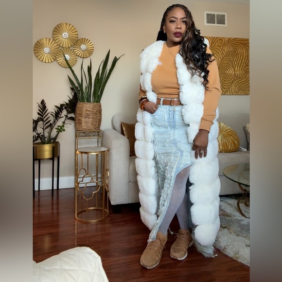 JENNY LIN FAUX FUR MAXI VEST IN WHITE - XL - Picture 3 of 3